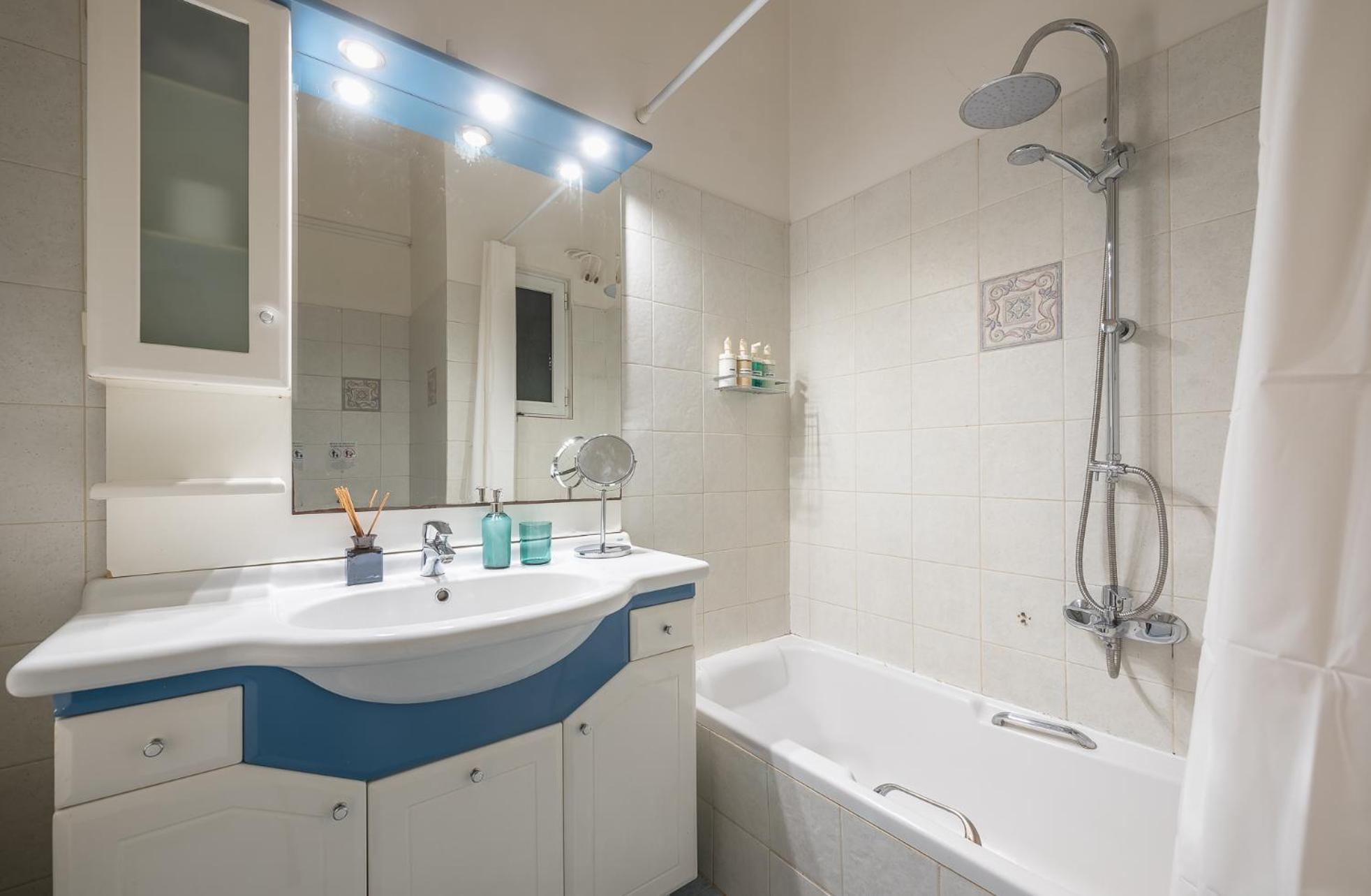 Spacious 2Bds Apt With Acropolis View In Center Atina Dış mekan fotoğraf